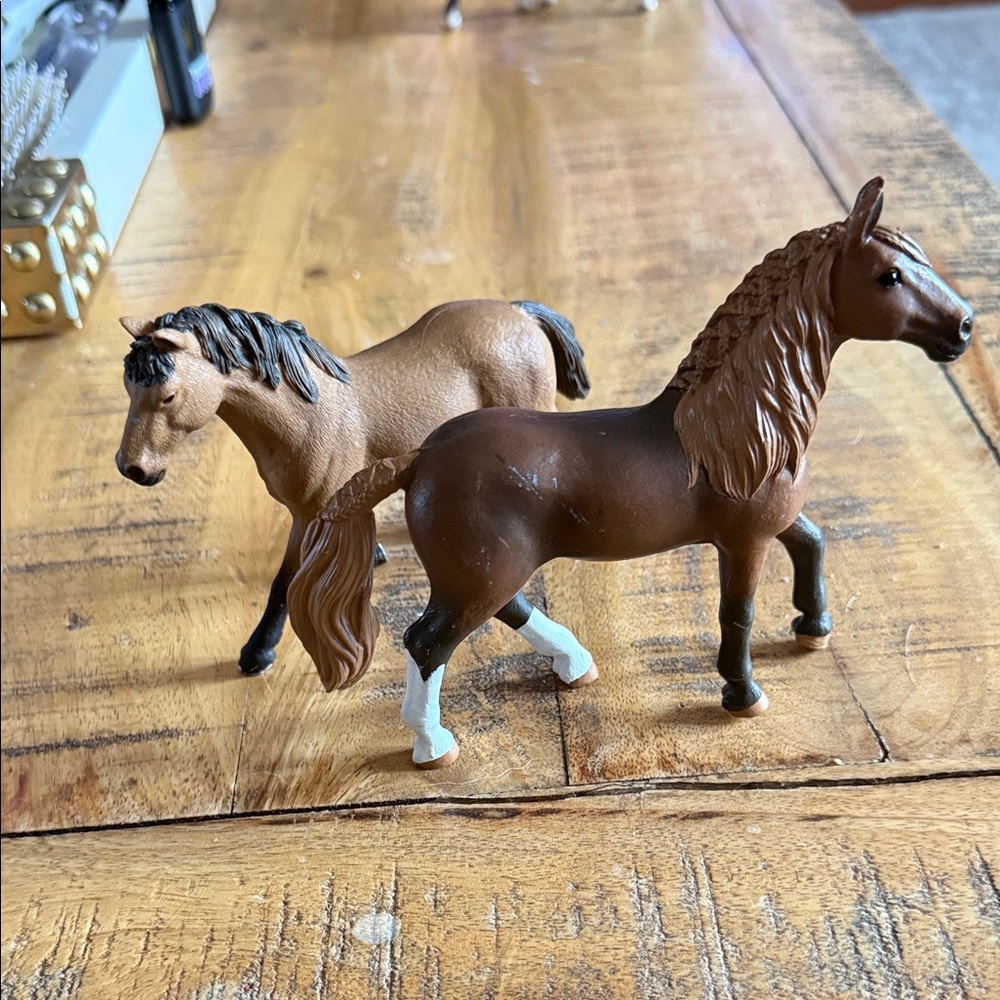 SCHLEICH (2) Brown Horse Figurines